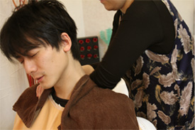 肩のマッサージ