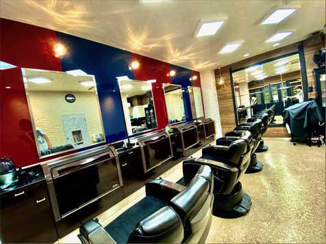 2020年改装のバーバー店内