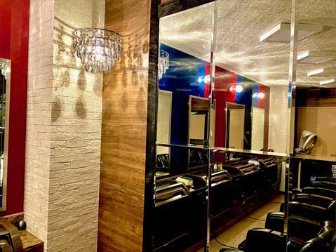 理髪店の落ち着いた内装